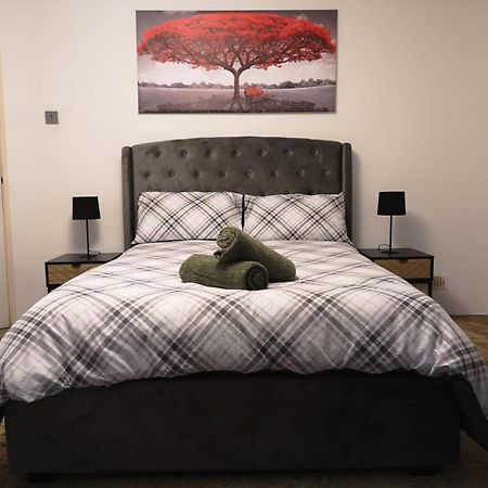 Mossbank House Luton Airport Hotel Ngoại thất bức ảnh