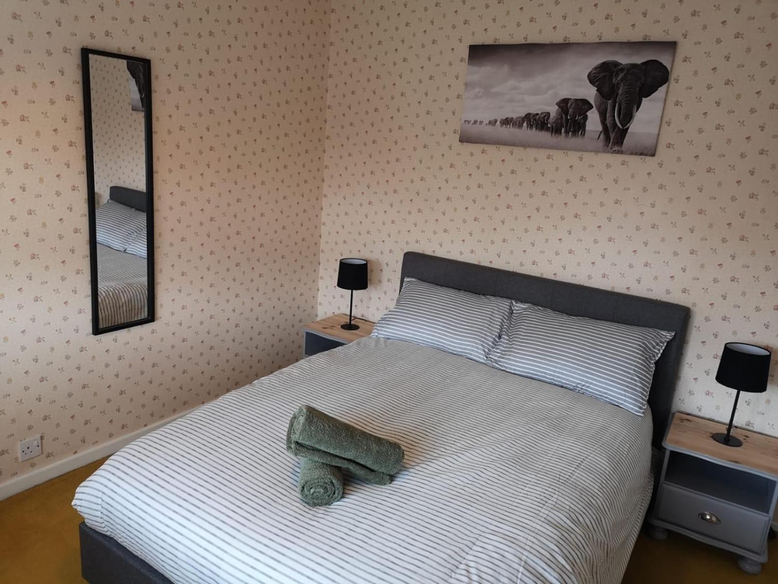 Mossbank House Luton Airport Hotel Ngoại thất bức ảnh