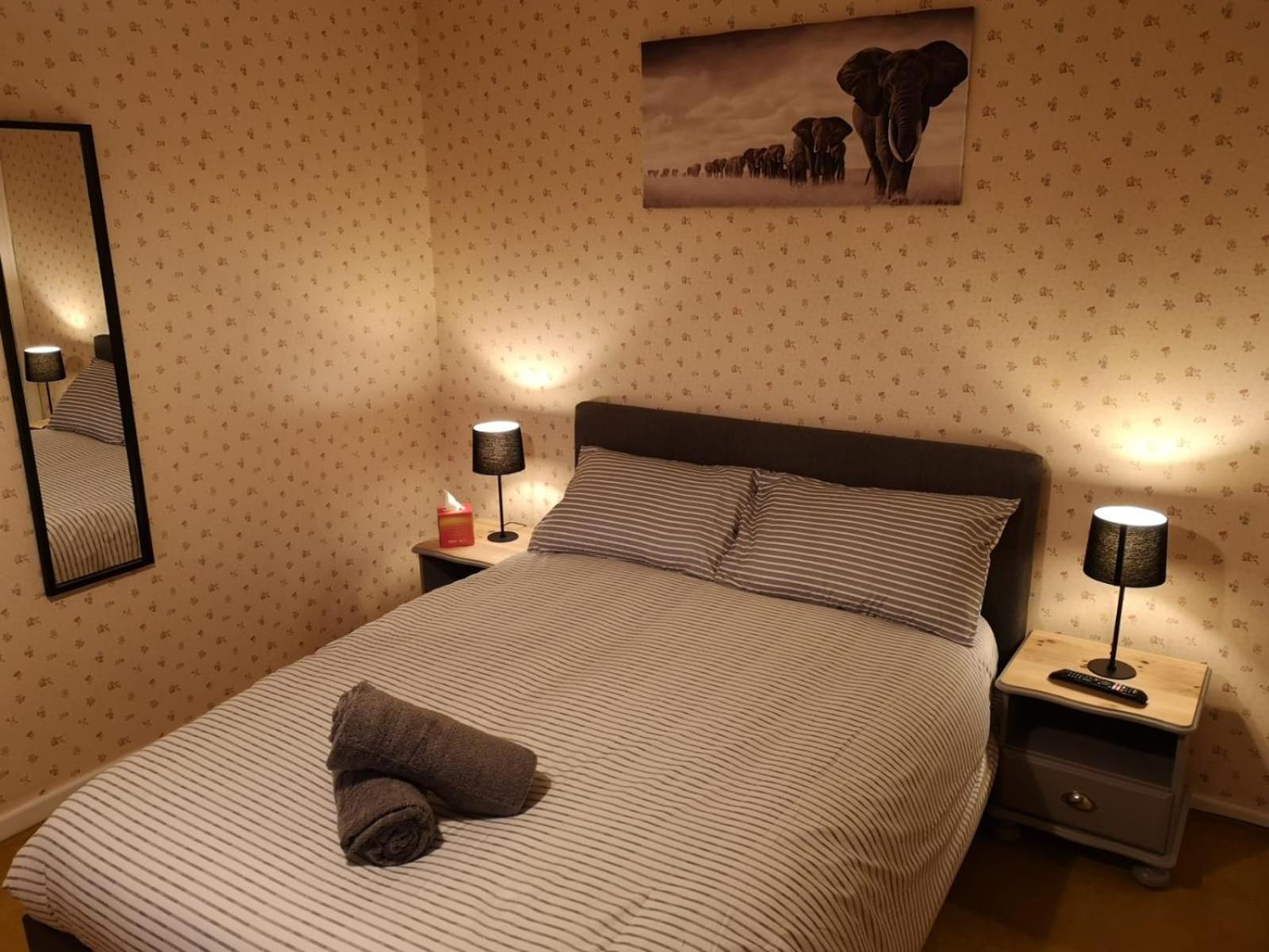 Mossbank House Luton Airport Hotel Ngoại thất bức ảnh